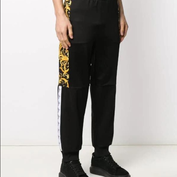New VERSACE
Barocco Logo Sweatpants - Picture 2 of 10